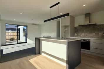 12 Rita Angus Rd, Belfast