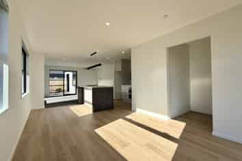 12 Rita Angus Rd, Belfast