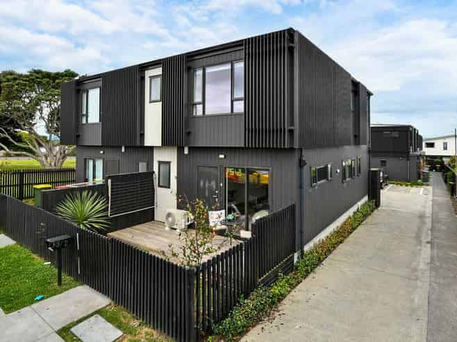 2/75 McAnnalley Street, Manurewa