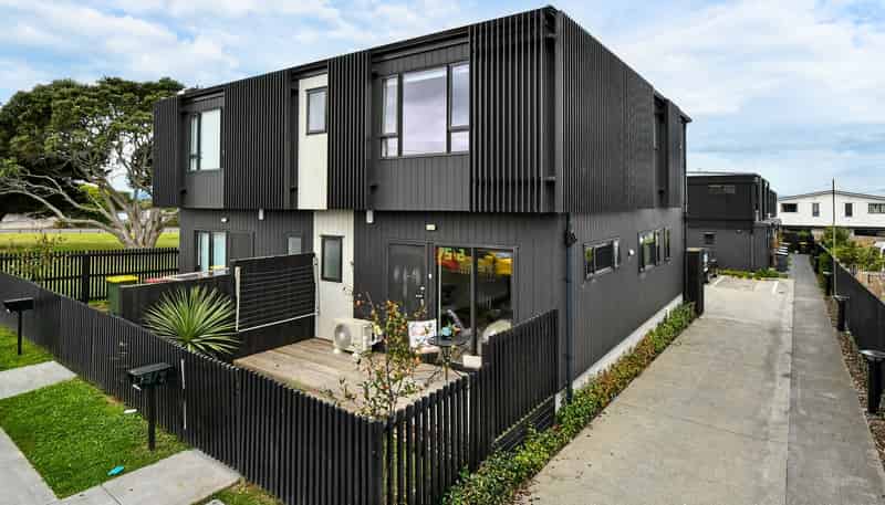 2/75 McAnnalley Street, Manurewa