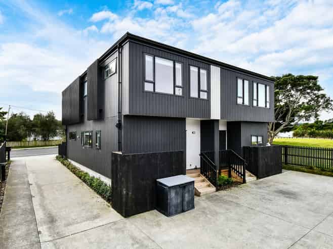 2/75 McAnnalley Street, Manurewa