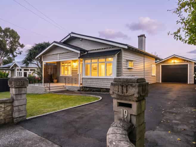 19 Rossgrove Terrace, Mount Albert