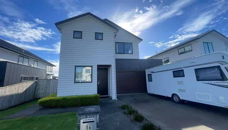 16 Thistle Close, Beachlands