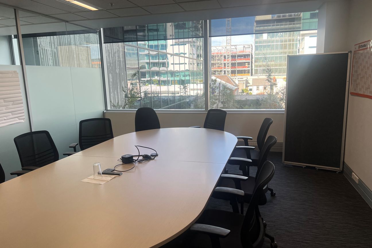 Modern Central Christchurch Office with Deck - Fler