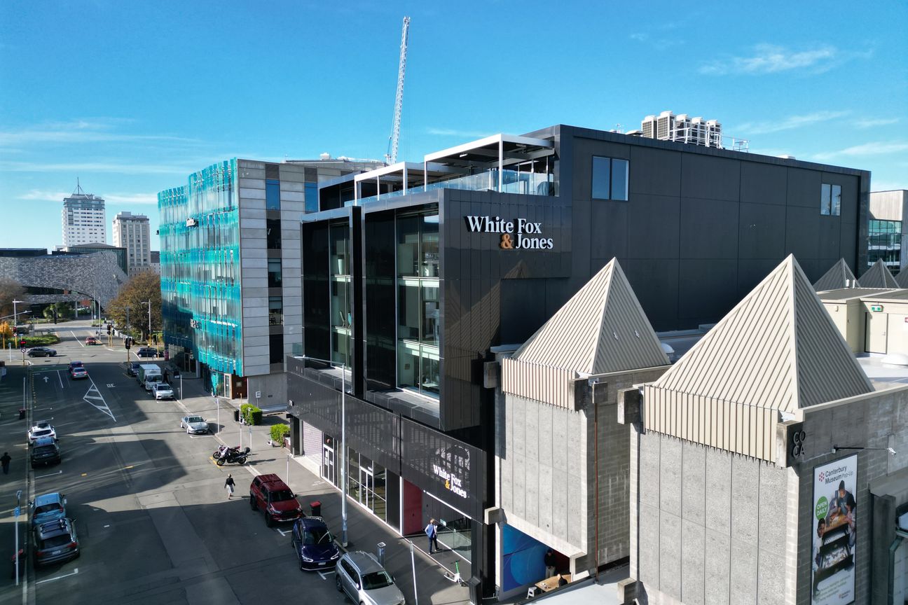 Modern Central Christchurch Office with Deck - Bild 2