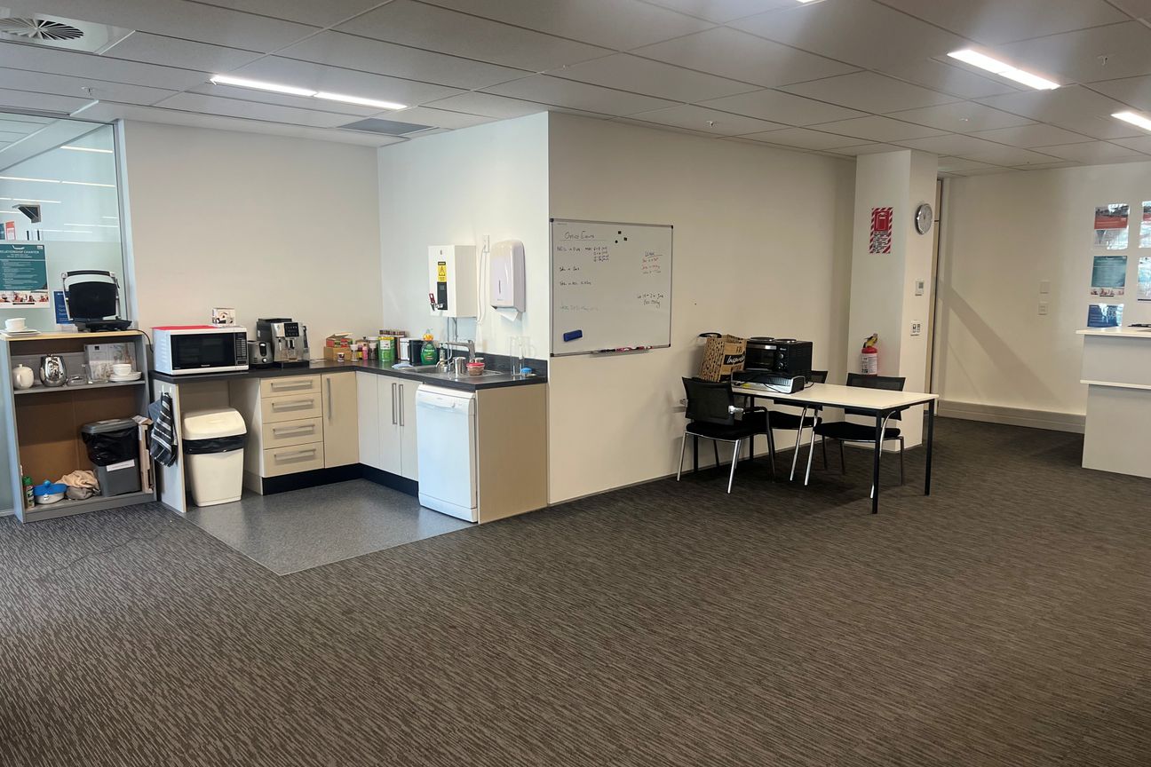 Modern Central Christchurch Office with Deck - Bild 5