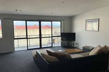 3/4 Fayette Lane, Stoke