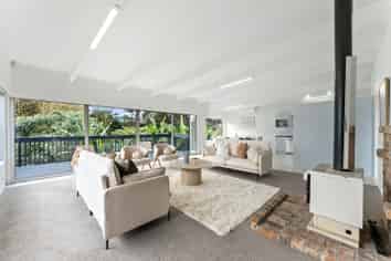 137 Albany Hwy, Unsworth Heights