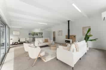 137 Albany Hwy, Unsworth Heights