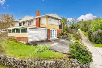 14 Dickey Street, New Windsor