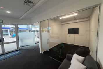 Queen Street | Business Builder