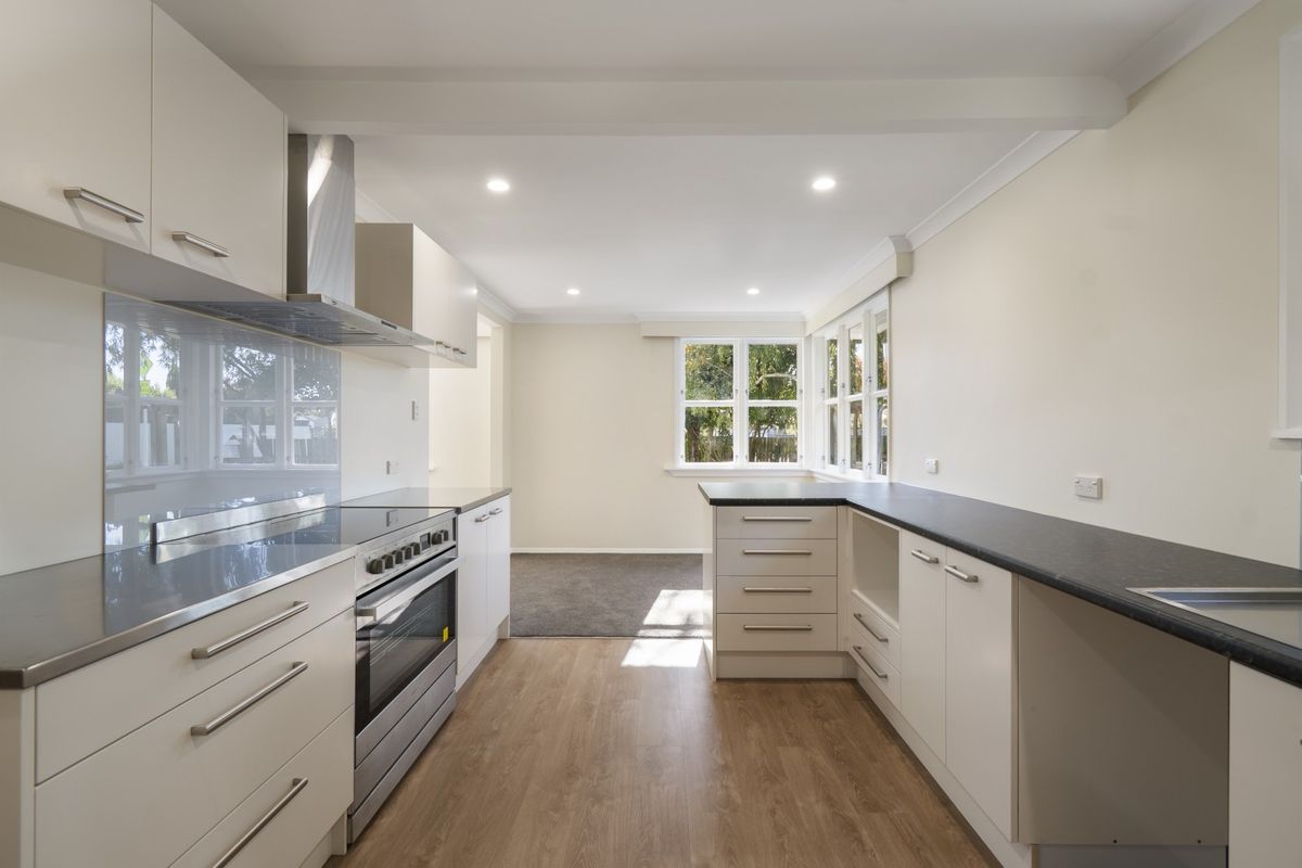 Dual-Key Home and Income Property - Bilde 2