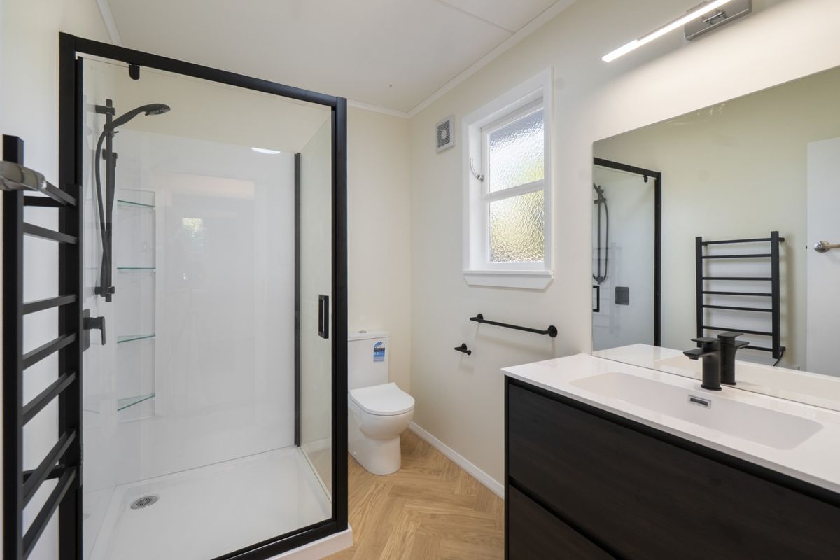 Dual-Key Home and Income Property - Flere
