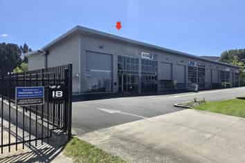 Industrial unit plus additional office in Tauriko