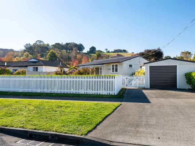 17 Golding Road, Taradale