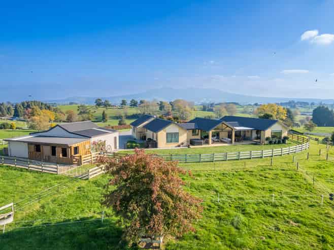 222 Meadway Road, Ngahinapouri