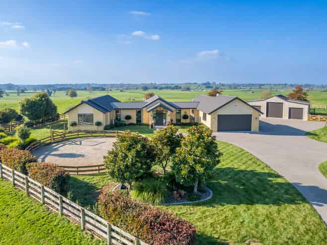 222 Meadway Road, Ngahinapouri