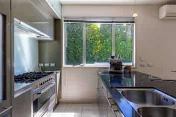 8A Wynsfield Garden , Saint Heliers