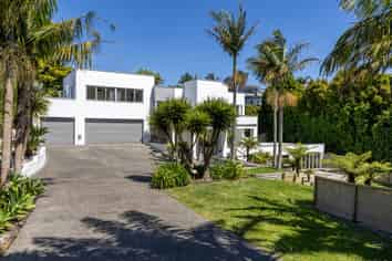 8A Wynsfield Garden , Saint Heliers