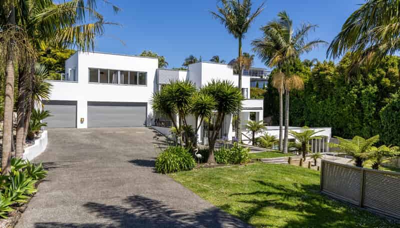 8A Wynsfield Garden , Saint Heliers
