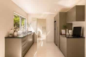 8A Wynsfield Garden , Saint Heliers