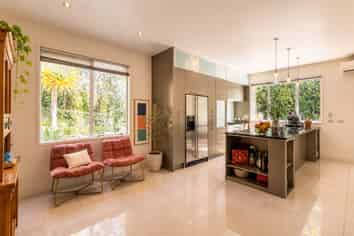 8A Wynsfield Garden , Saint Heliers