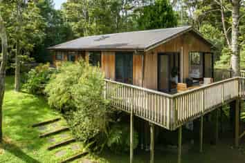 53B Onedin Place, Titirangi