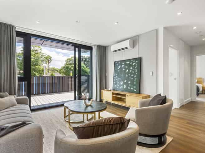 3/219 Lake Road, Northcote