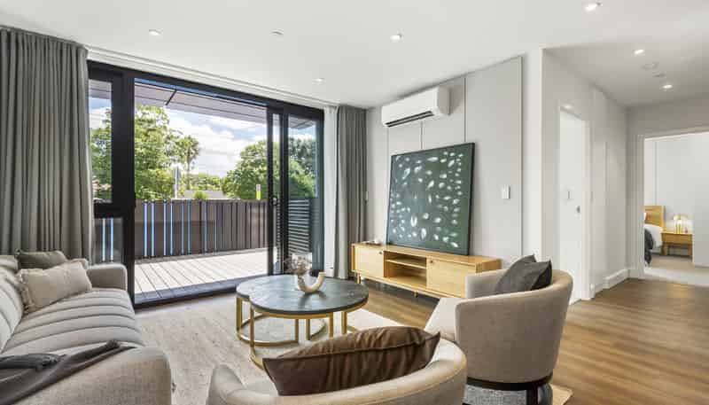 3/219 Lake Road, Northcote