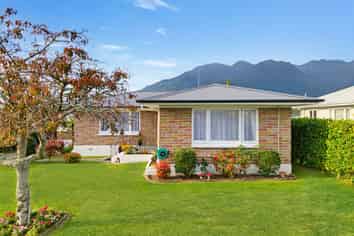 9 Churchill Ave, Te Aroha
