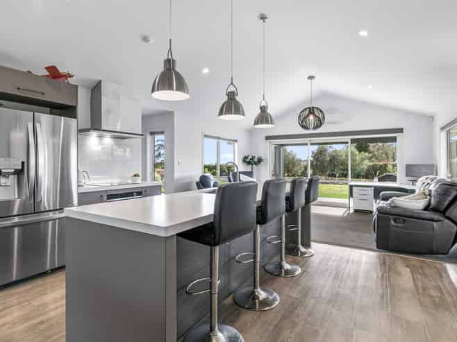 76 Pohutukawa Drive, Levin