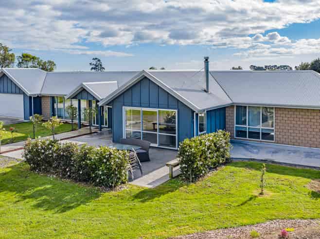 76 Pohutukawa Drive, Levin