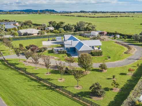 76 Pohutukawa Drive, Levin