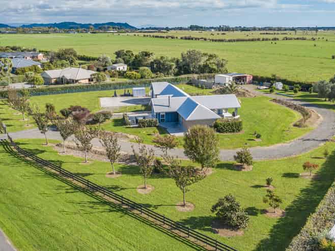76 Pohutukawa Drive, Levin