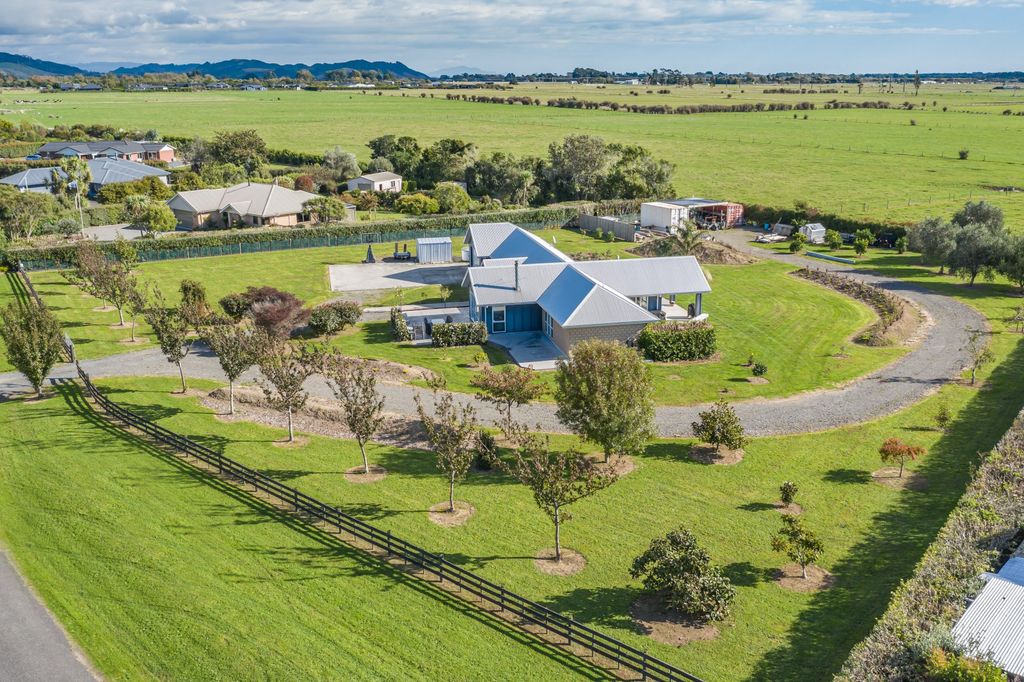 Stunning Home, Stunning Location 2