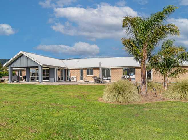 76 Pohutukawa Drive, Levin