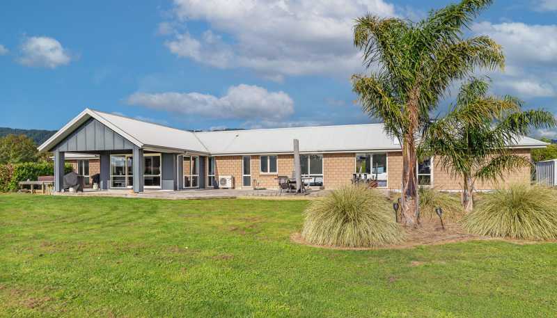76 Pohutukawa Drive, Levin