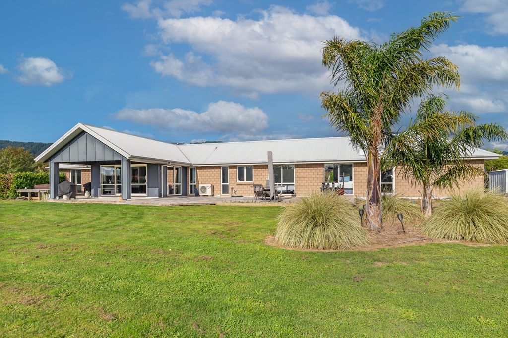 Stunning Home, Stunning Location 1