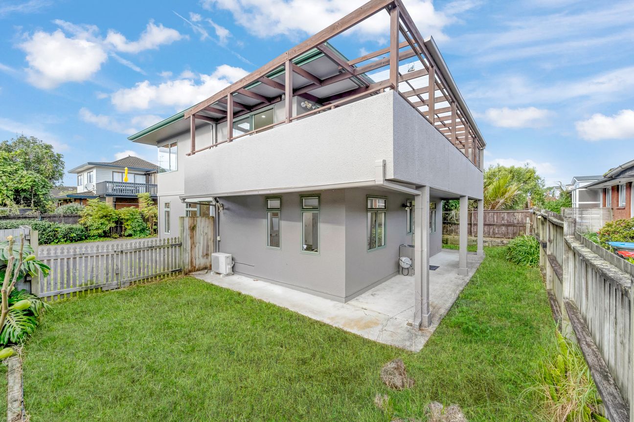 Spacious Living with Separate Upstairs Retreat - Bild 5