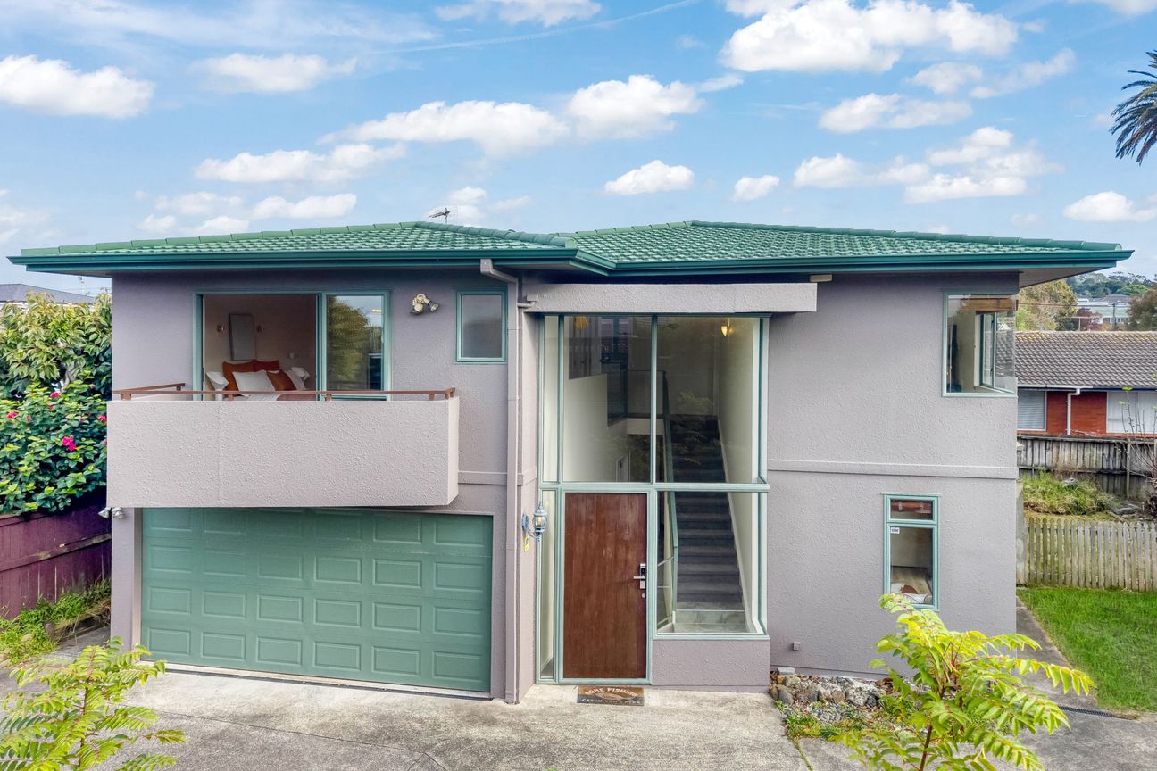Spacious Living with Separate Upstairs Retreat - Bild 3