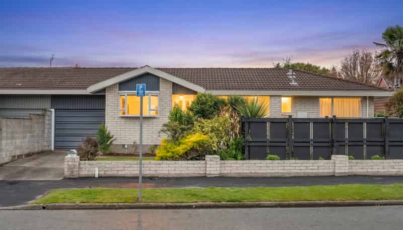 1/18 Sawtell Place, Northcote