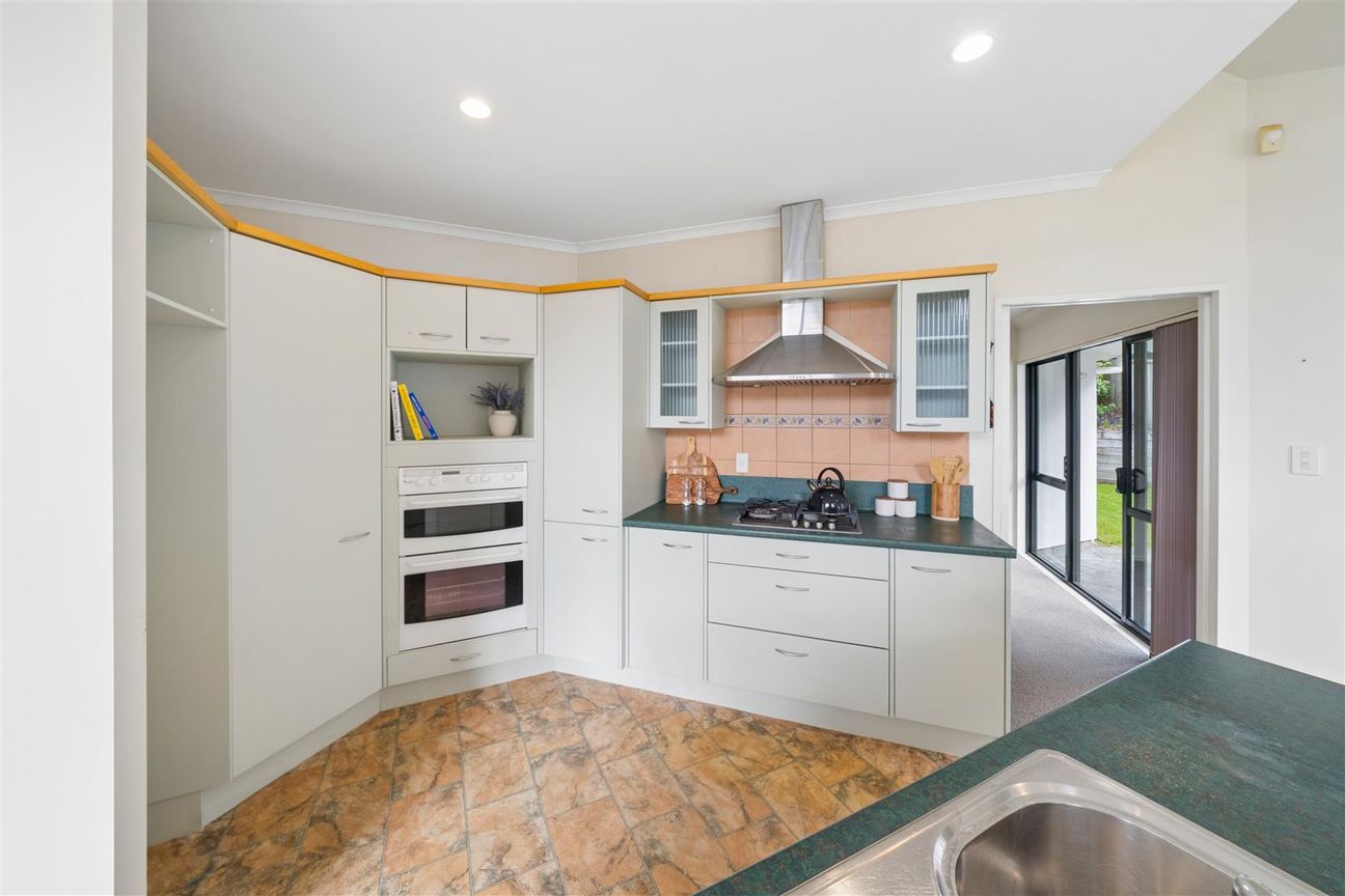 Spacious Living in Churton Park – další