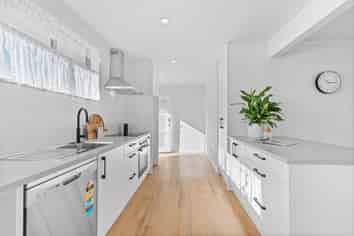 2/28A Holly Street, Avondale