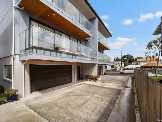 2/24 Pah Road, Epsom