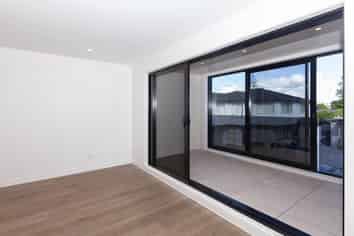 1/2 Oak Street, Royal Oak