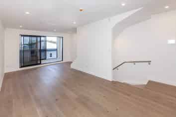 1/2 Oak Street, Royal Oak