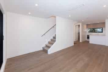 1/2 Oak Street, Royal Oak