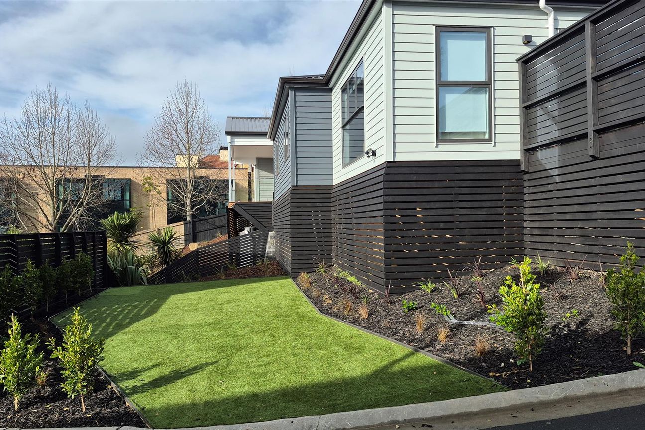 FREESTANDING -3 BDRMS $1,029,000 – pohled 4