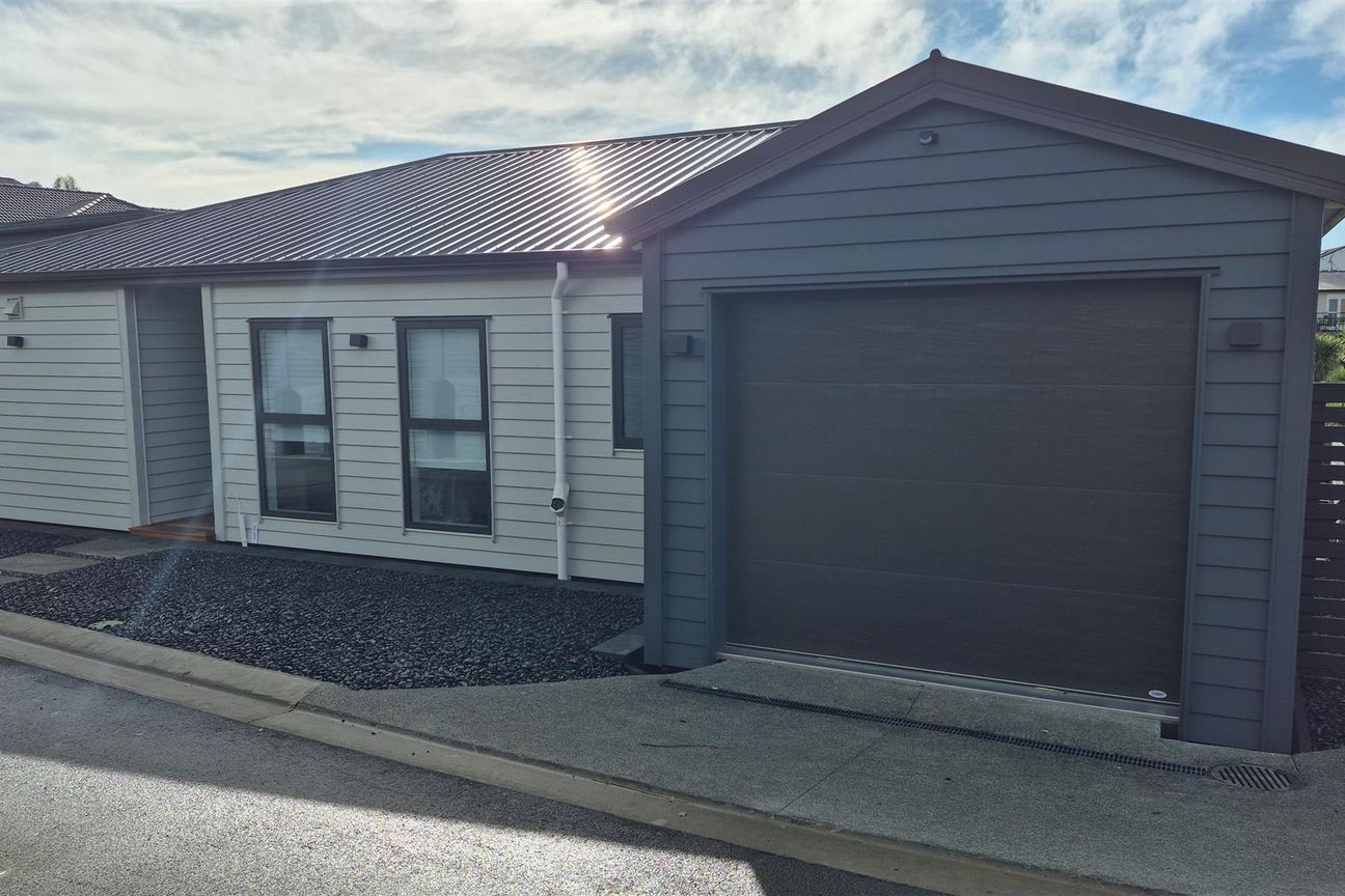FREESTANDING -3 BDRMS $1,029,000 – pohled 6