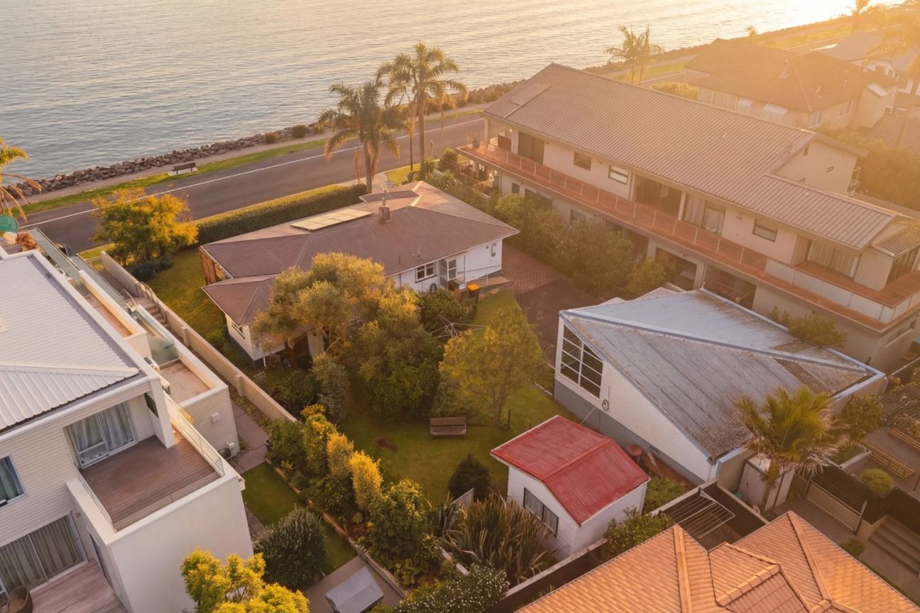 Rare Beachside Treasure with Water Views – pohled 4
